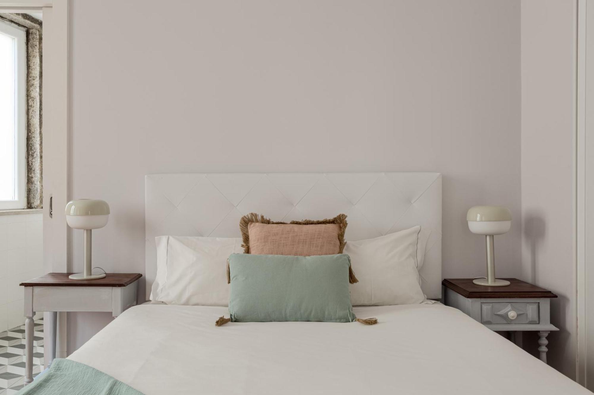 Joivy Inviting Flat Next To Carmo Convent * Lisboa